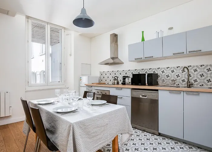 Espace Et Lumiere - T3 - Palais De Justice *